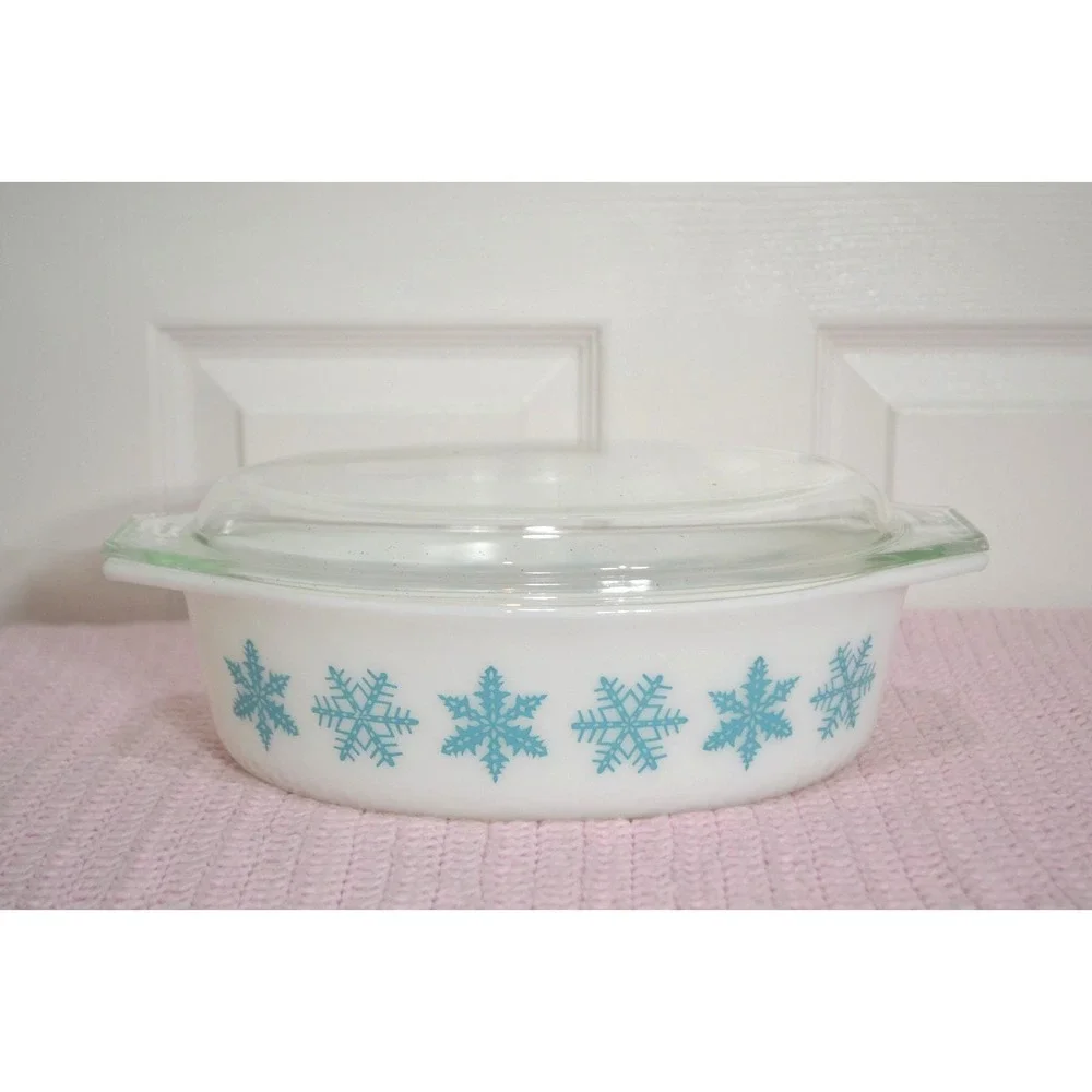 VTG Pyrex Turquoise On White Snowflake Covered Casserole w/ Lid, #045, 2 1/2 Qt